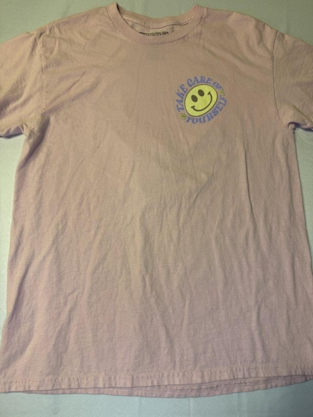 Buzz T-Shirt Pink Graphic Smile Size L "Take Care Of Yourself"